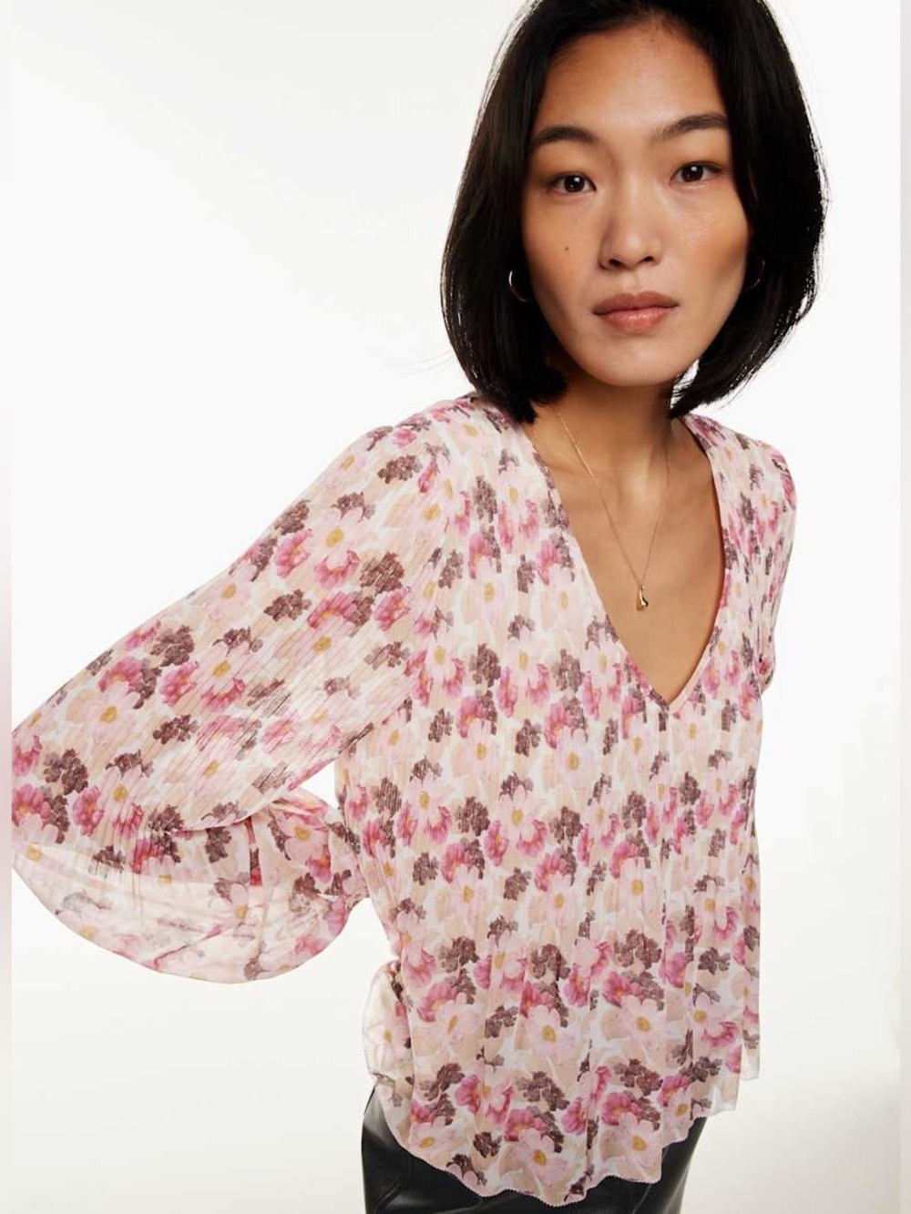 ARITZIA x Wilfred Daydreamer V Neck Floral Blouse size Small